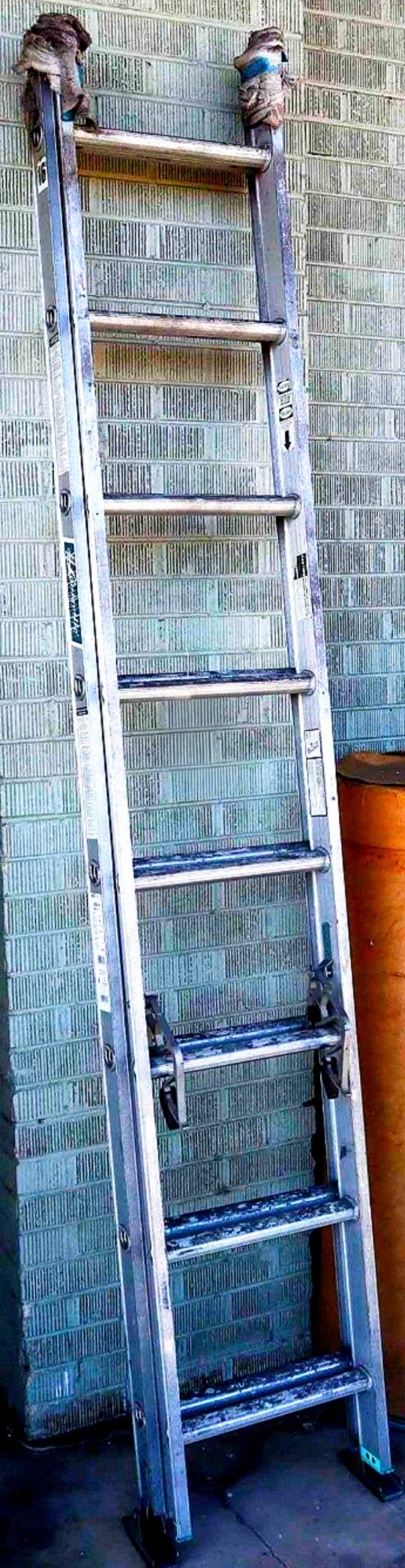 Louisville 16' Aluminum Extension Ladder – Durable, Lightweight, and Built for Everyday Use