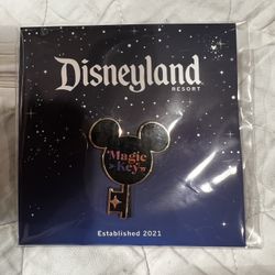 Magic Key Holder Disneyland Annual Passholder Commemorative 2021 Disney Pin New