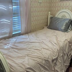 Stanley Isabella White Twin Bed Solid Wood