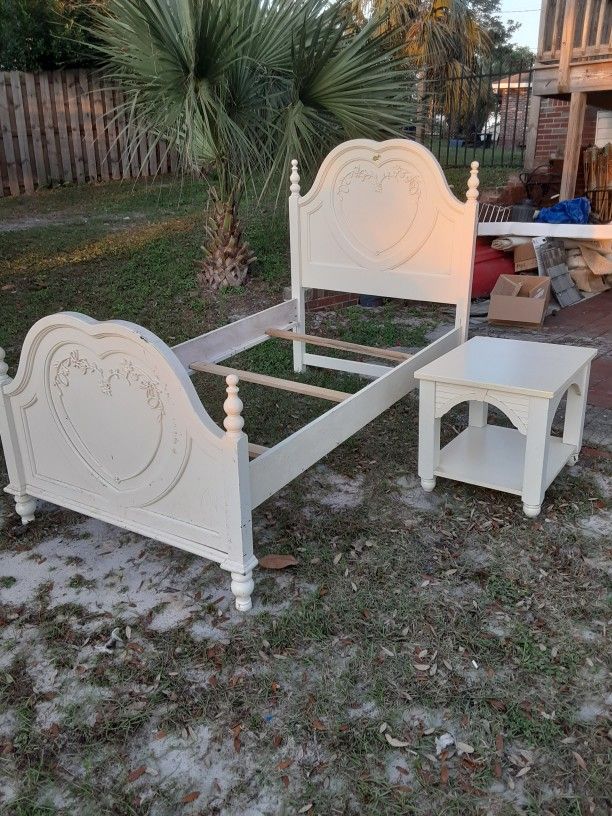 Twin Size Toddler Bed And Table
