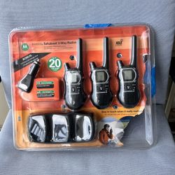 Lot of 3 Motorola Talkabout Two Way Radios with Charger & Batteries new