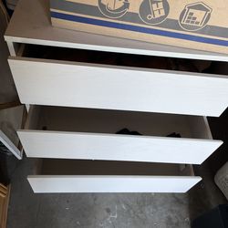 chest of drawers