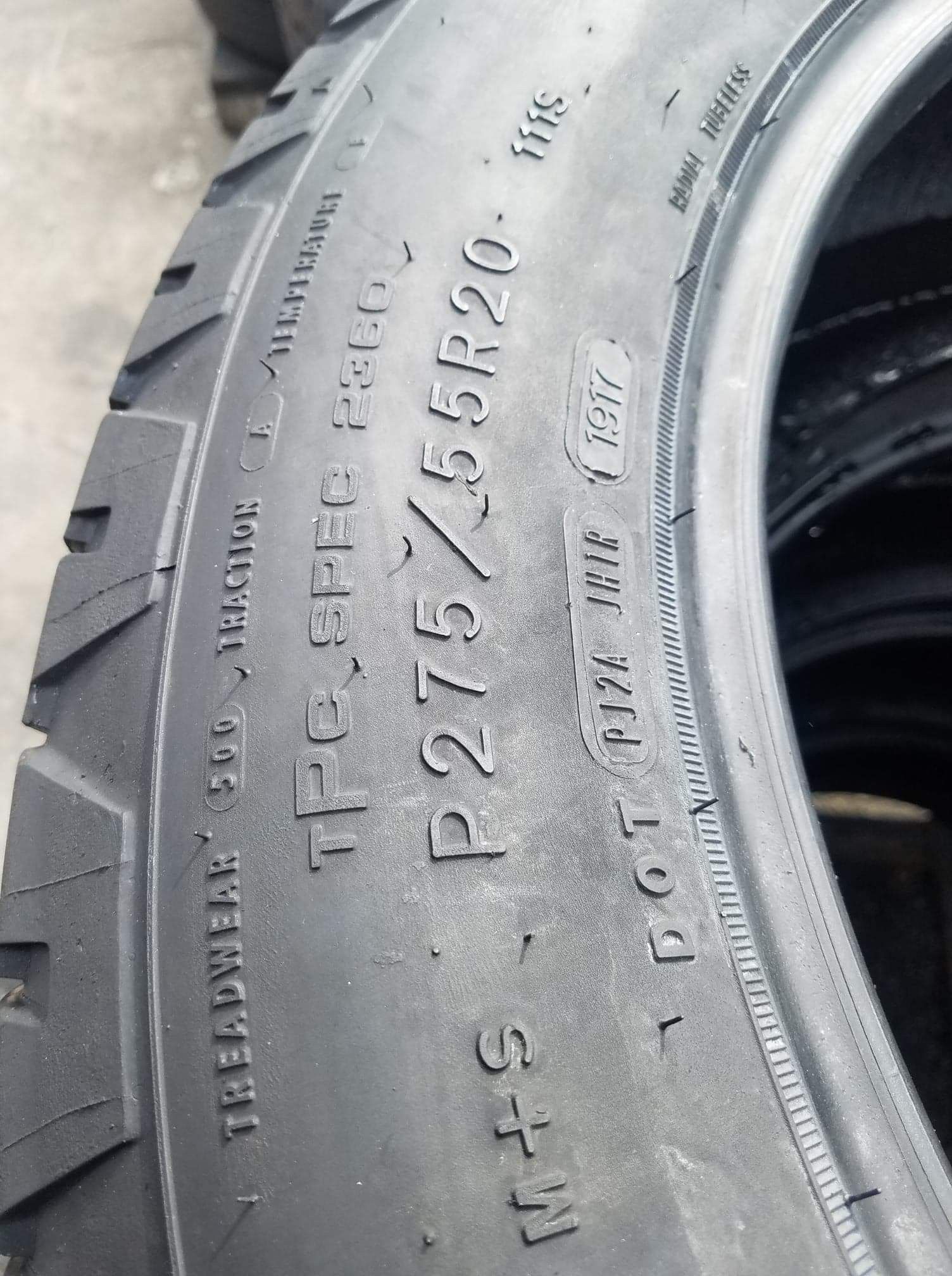 275 55 20 SET OF 4 GOODYEAR WRANGLER SR- A -- IN GREAT CONDITIONS WITH 75% TREAD LIFE REMAINING.