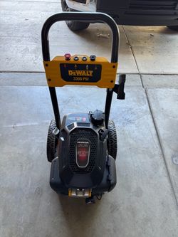 DeWalt 3300 PSI Pressure Washer (Honda GCV200)