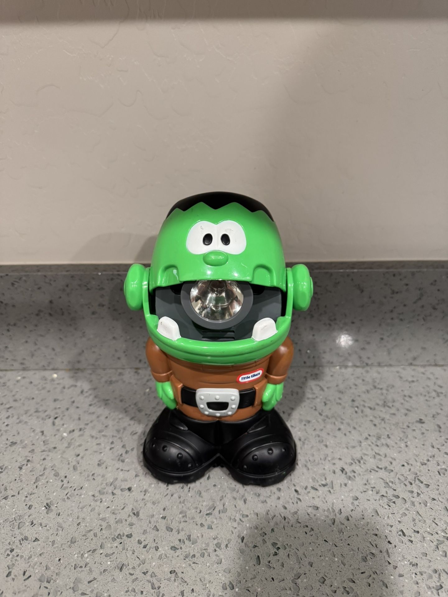 Little Tikes Halloween Frankenstein Scream Beam Flashlights Trick or Treat