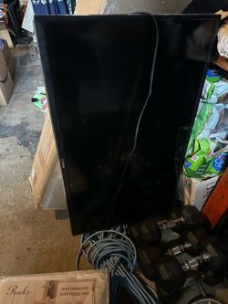 OBO Hitachi TV 32” w/ remote