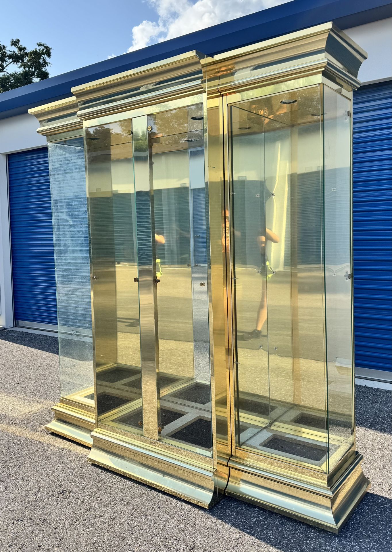 1980s Ello Brass and Mirror Triple Front Glass Vitrine Display Cabinet gold