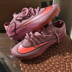 Size 7 men’s Nike mercurial