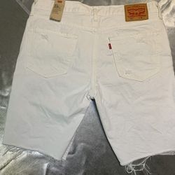 White Levi’s Shorts