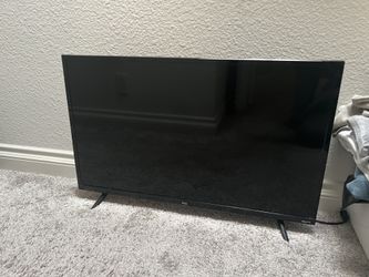 TCL Roku TV w/ Remote 32”