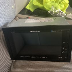 Never Used Soundstream VM-622HB