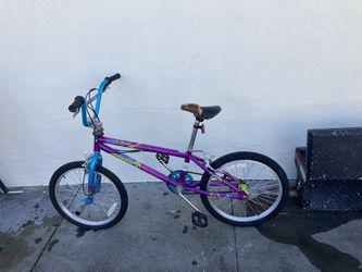 Mongoose fling 100 20 inch freestyle bike