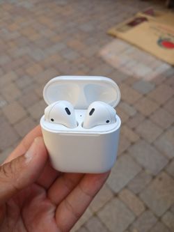 Apple Airpods (2nd Generation)