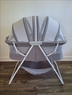 Foldable Baby Bassinet with Canopy