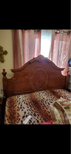 Golden brown qween fram full set bedroom