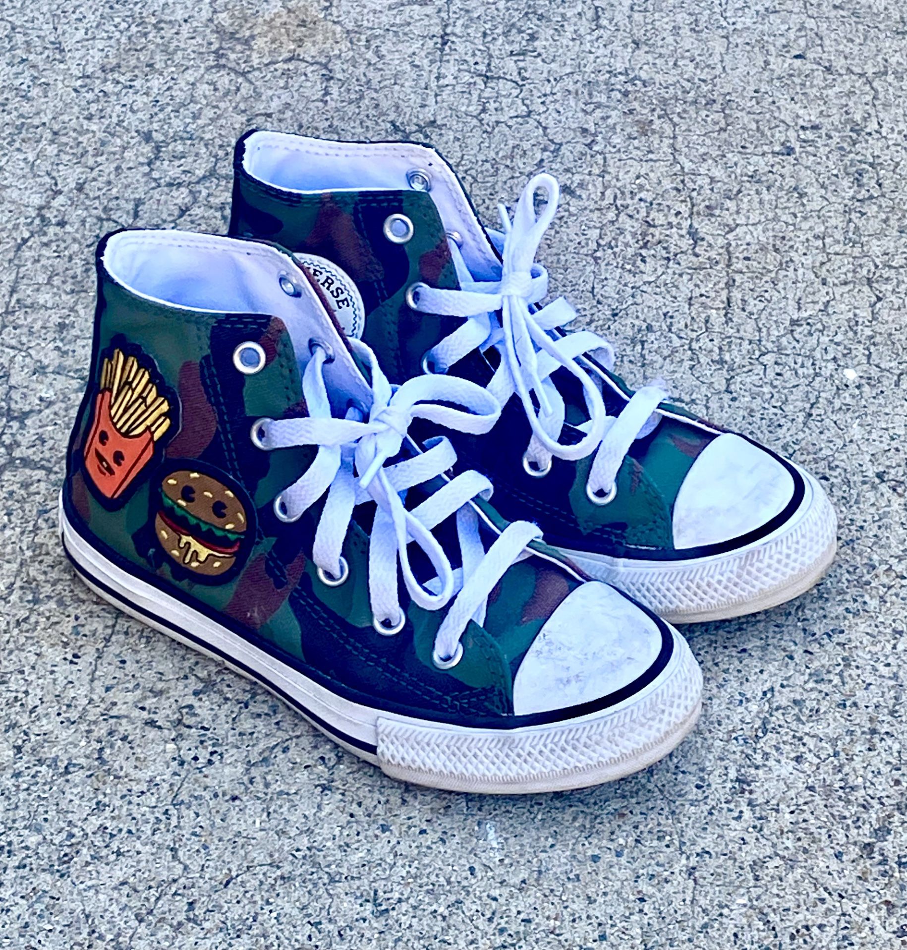 Gently used Converse High Tops – Kids Size 12.5
