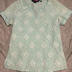 Size M Embroidered Vineyard Vines Top