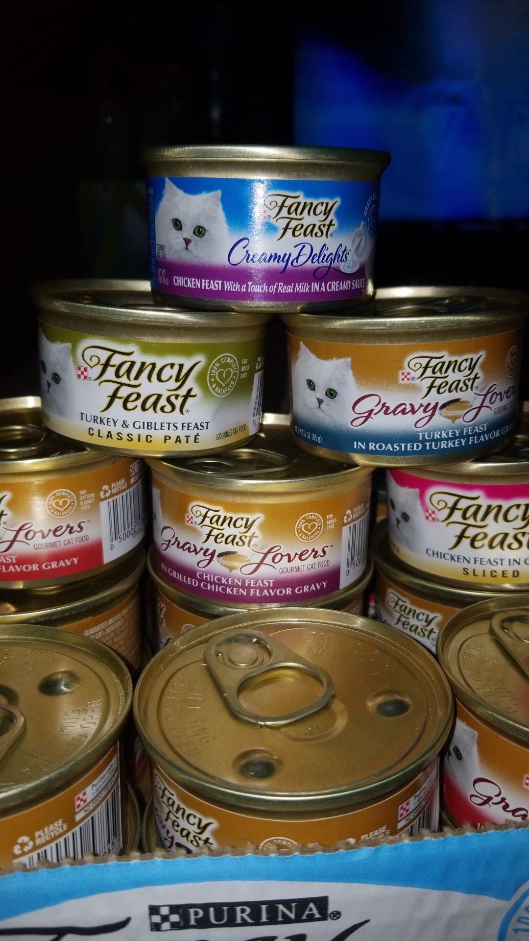 30 cans fancy feast cat food PENDING