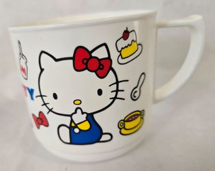 Small Plastic Hello Kitty Handled Cup