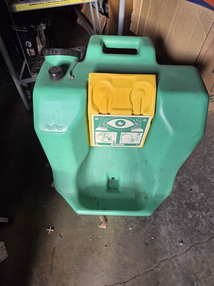 Haws 7500 Eyewash Station In Green