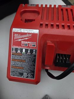 Milwaukee M18/m12 Charger