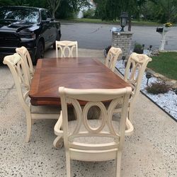 High Quality Dining Room Set !!