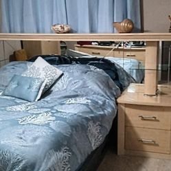 Queen Size Bedroom Set 