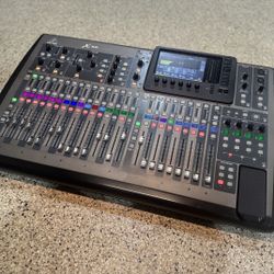 Studio Mixer Behringer X32