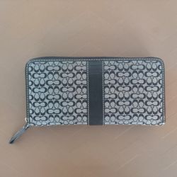 Beautiful Vintage Classic COACH Large Wallet