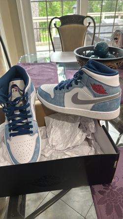 Air Jordan 1 Mid SE, NC Blue suede, Fire Red