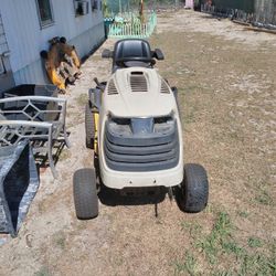 Cub Cadet Series 1500 Hydrostatic Lawn Tractor With 54 Inch Deck
