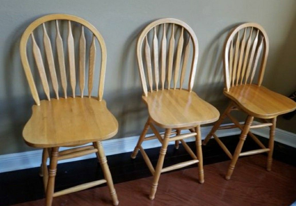 Swivel Bar Stools set of 3. 43" high x 17 1/2" wide. In outstanding condition and ultra sturdy.