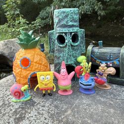 SpongeBob SquarePants aquarium landscaping set with small decorative items, pineapple house, hermit crab hiding place, and small creative eco-tank.