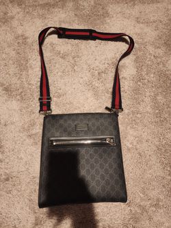 Gucci GG Supreme Messenger Bag