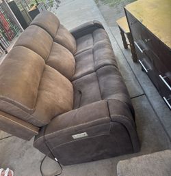 Recliner Couch With Cup Holders On The Side