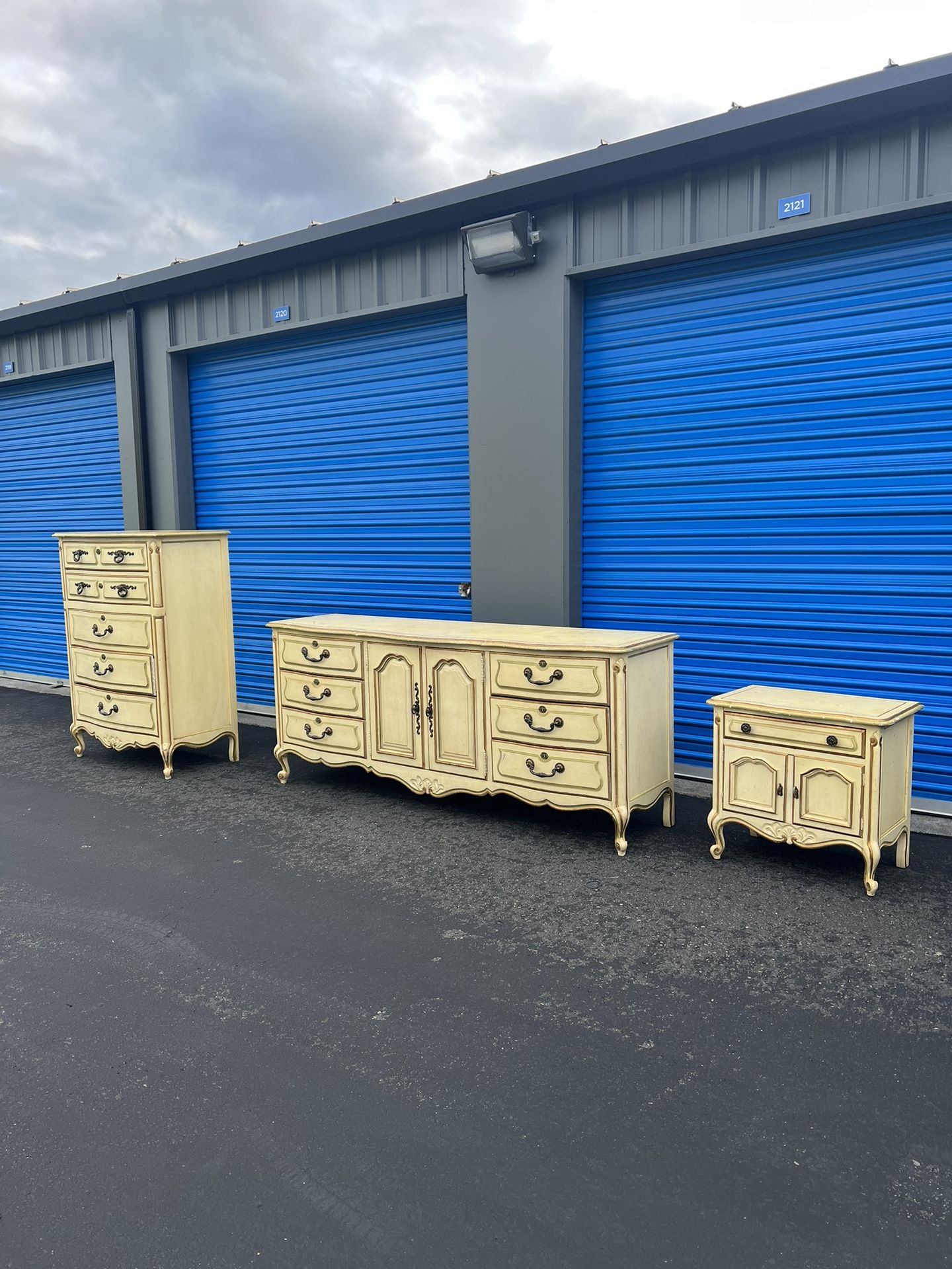Set of 3 Vintage DREXEL furniture