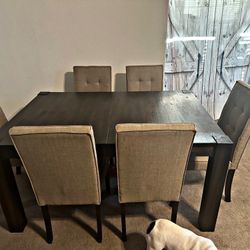 Dinning Table And Chairs 