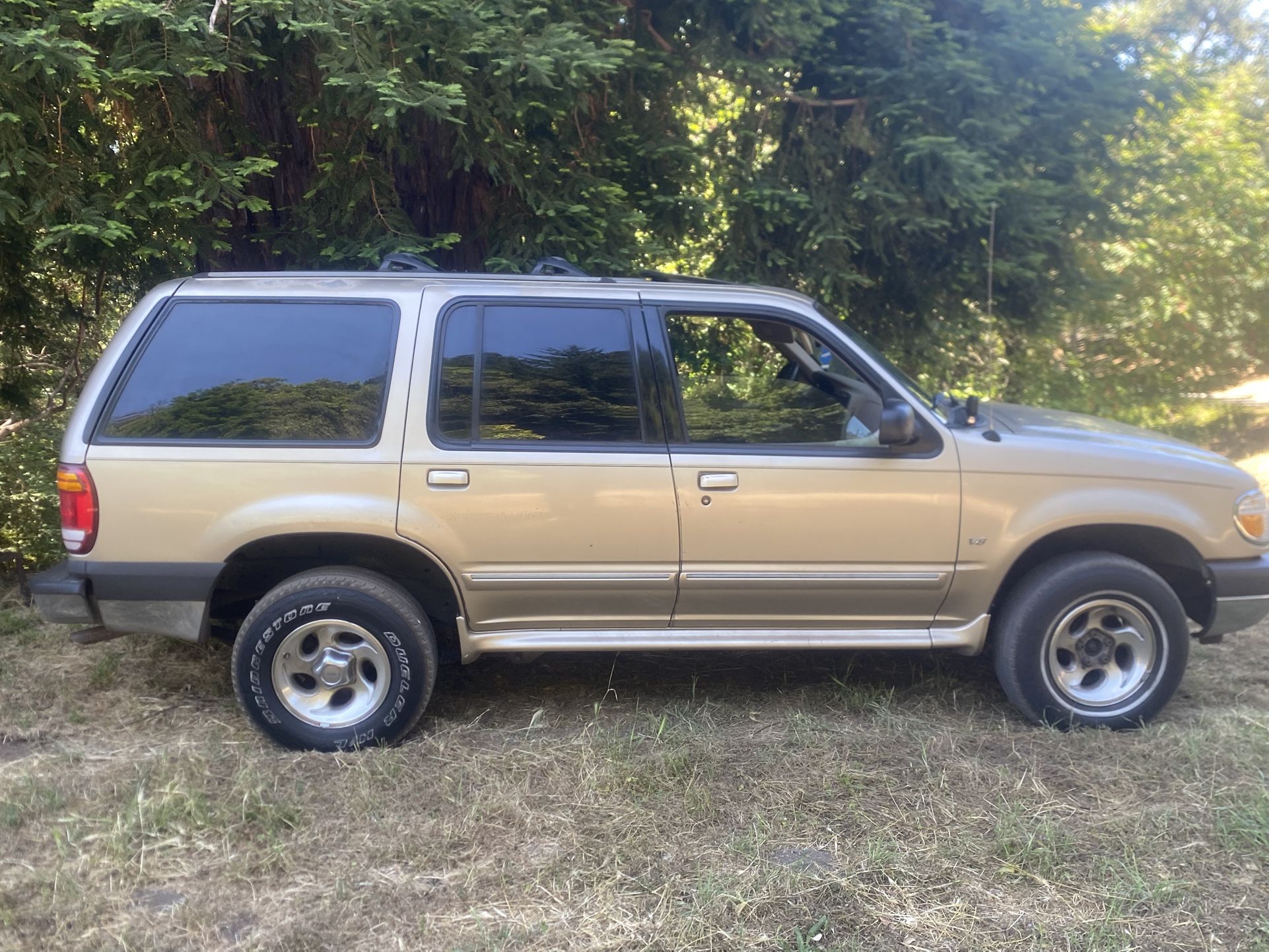 2000 Ford Explorer