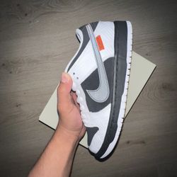 Nike SB Dunk Low “Tightbooth”