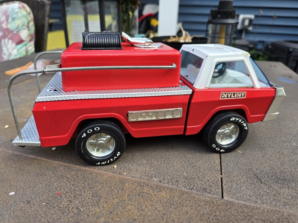 Vintage Nylint 400 Suburban Fire Truck