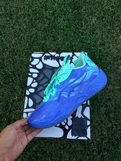 Basketball shoes