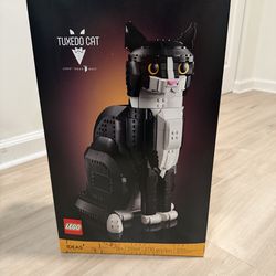 Lego 21349 Tuxedo Cat