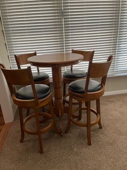 High top table w/4 chairs