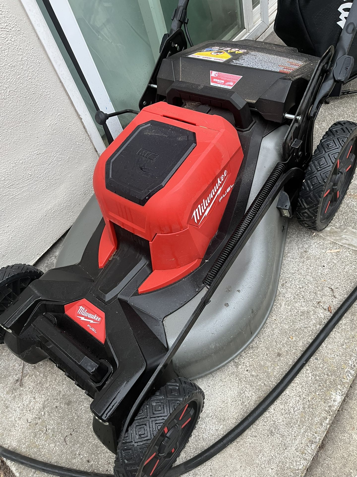 Milwaukee M18 FUEL Walk Behind Self-Propelled Mower 21” TOOL ONLY