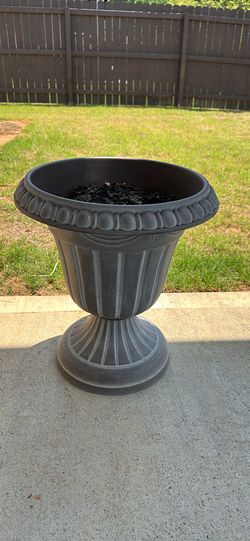 Outdoor Urn planter