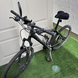 Trek 4300 Mountain Bike - 18’’ frame, 26’’ Wheels