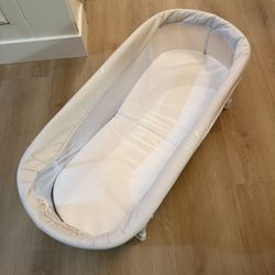 Baby Delight Portable Travel Bassinet