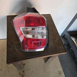 SUBARU FORESTER OEM LEFT SIDE TAILLIGHT 