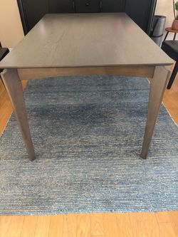 4-person Dining Table