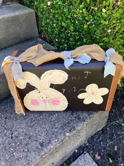 Vintage “Decorative” Suitcase 🐰